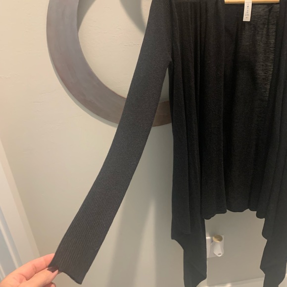 Lululemon Universal Wrap - Picture 10 of 12